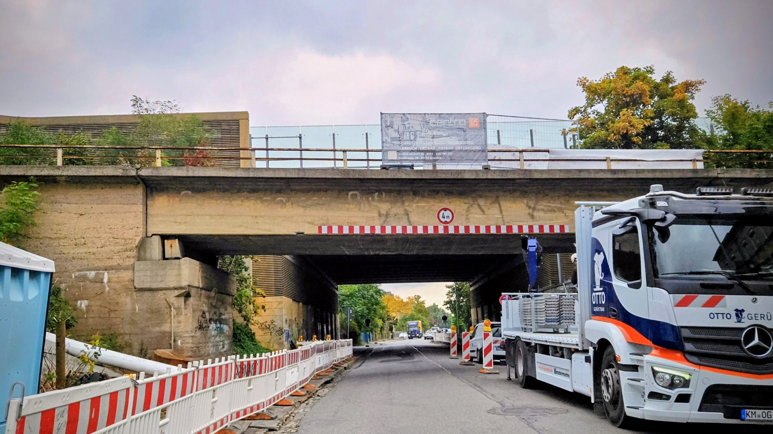 An der Rankestraße wird aktuell die alte Werkbahnbrücke abgerissen. Foto: J. Frintert 