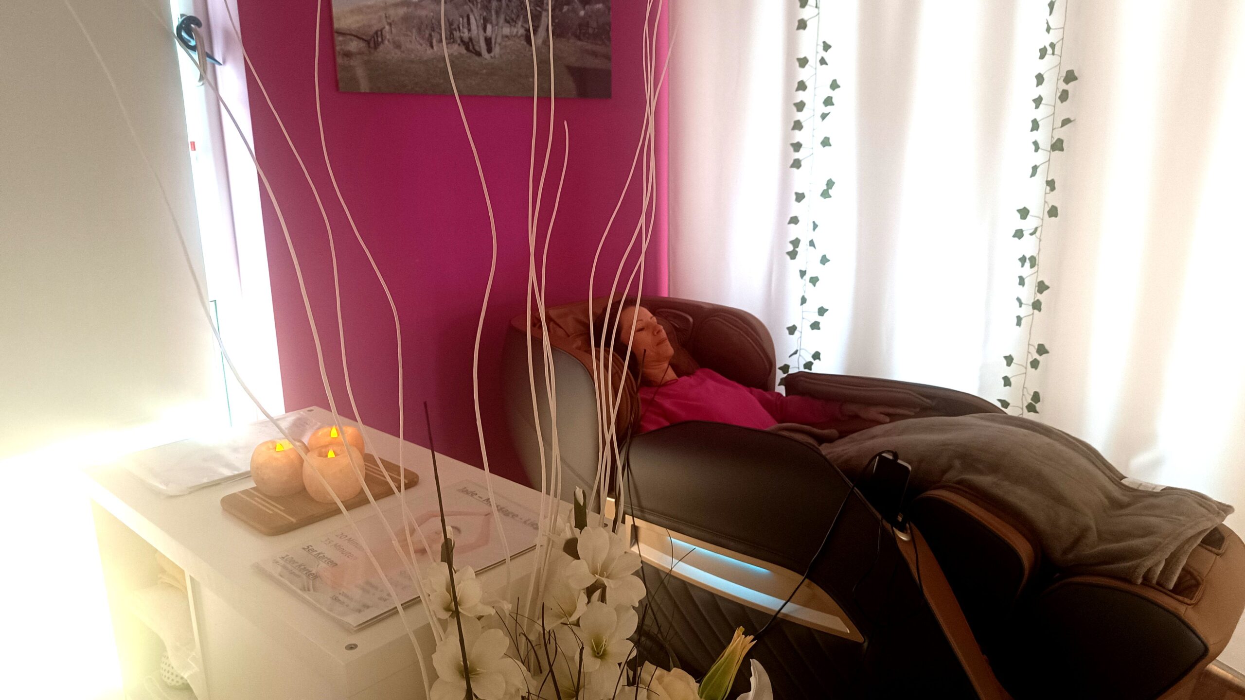 Die Relax Lounge darf man auch ohne Mitgliedschaft im Studio nutzen. Online kann man einen Entspannungszeitraum buchen.