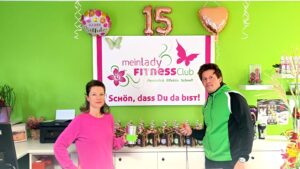 Sporteln wie bei Freunden - "Mein Lady Fitness Club" wird 15 Jahre Den "Mein Lady Fitnessclub" am Trachenberger Platz führen Janet Rieger (l.) und Mario Latuszek (r.) mit viel Herz, Freude am Austausch und mütterfreundlichem Angebot.