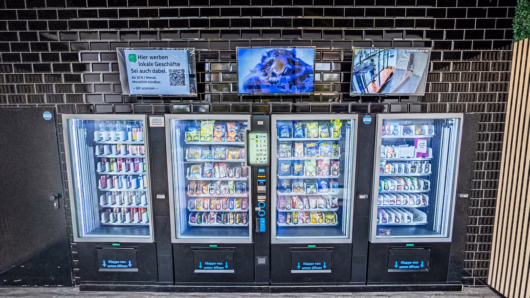 An den Automaten können Snacks und sogar Schwangerschaftstests oder Dresden-Souvenirs rund um die Uhr erworben werden. Foto: Vendys