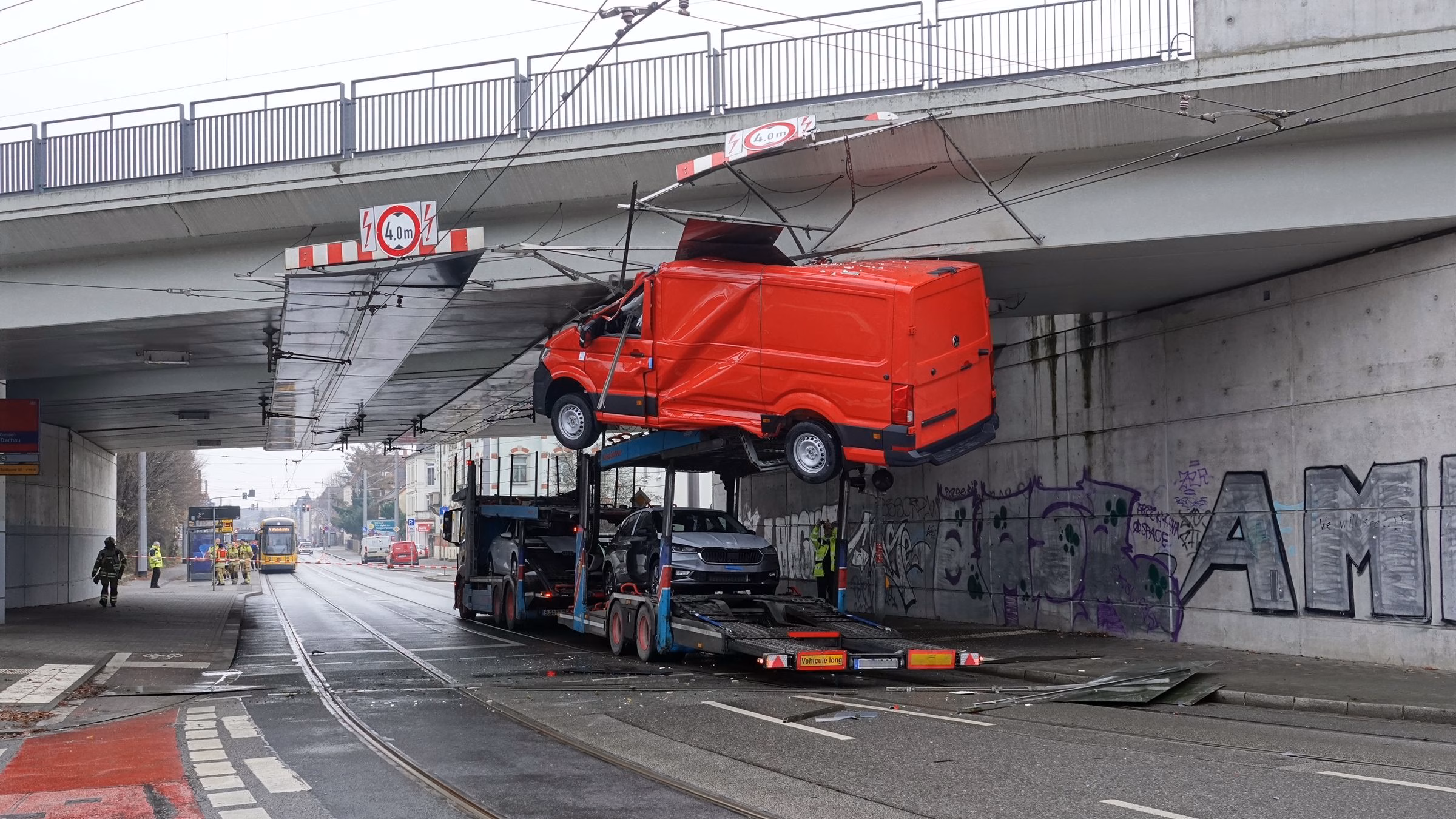 Verkehrsunfall in Dresden-Trachau - Foto: Roland Halkasch