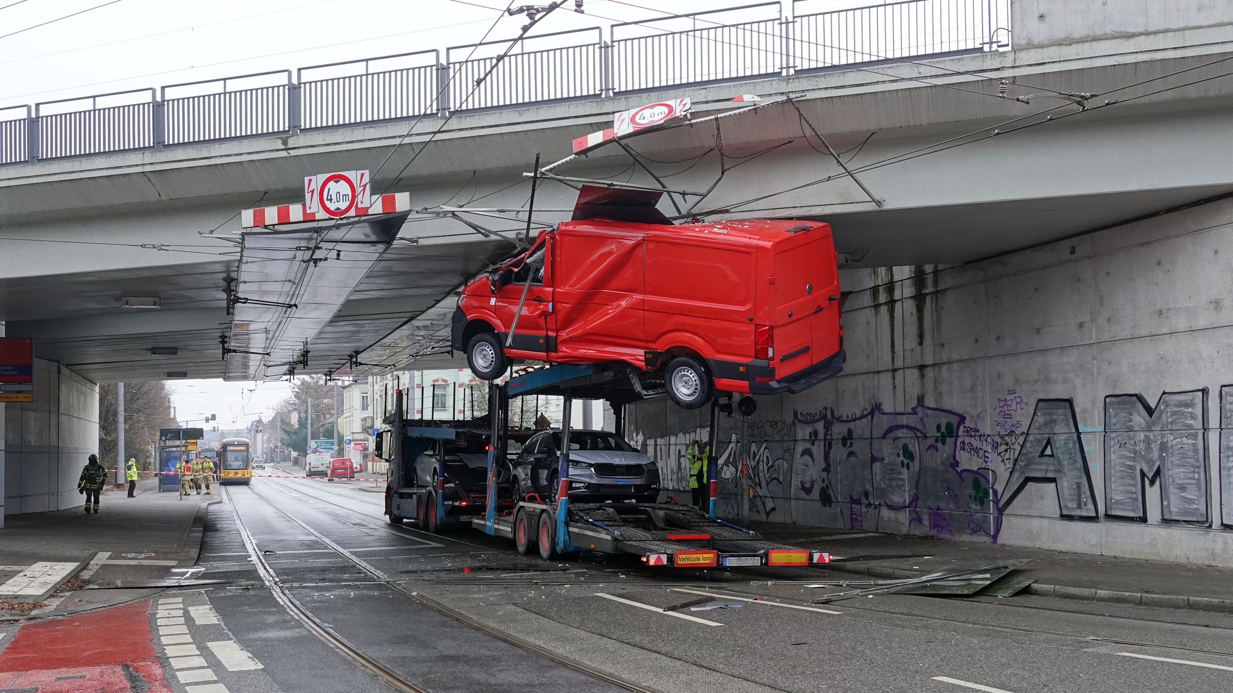 Verkehrsunfall in Dresden-Trachau - Foto: Roland Halkasch