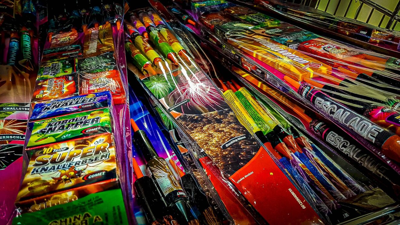 Auswahl an Feuerwerksartikeln im Handel - Foto: Landesdirektion Sachsen