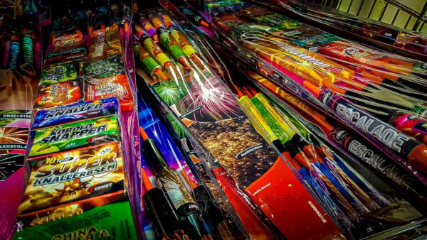 Auswahl an Feuerwerksartikeln im Handel - Foto: Landesdirektion Sachsen