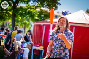 Michael Schönfelder beim zweiten Zirkustheater-Festival »Vom Fallen und Fangen«, fotografiert am 04. Juni 2023 in Dresden. Foto: André Wirsig