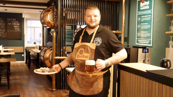 Mit voller Energie starte Pavel Leden in die Wiederbelebung des Babička in Pieschen. Foto: J. Frintert