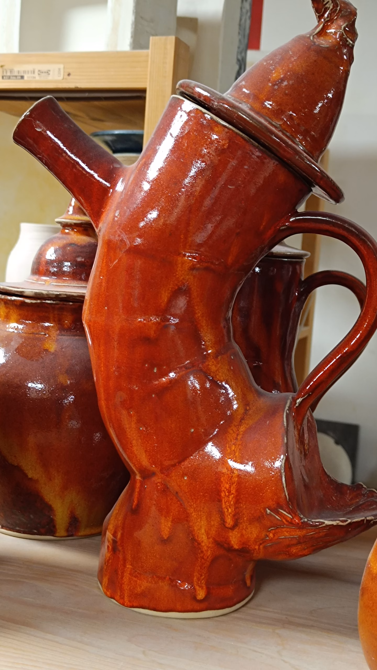 Teekannen der anderen Art. "Meine Schnatterkannen", meint Ingolf Hermann.