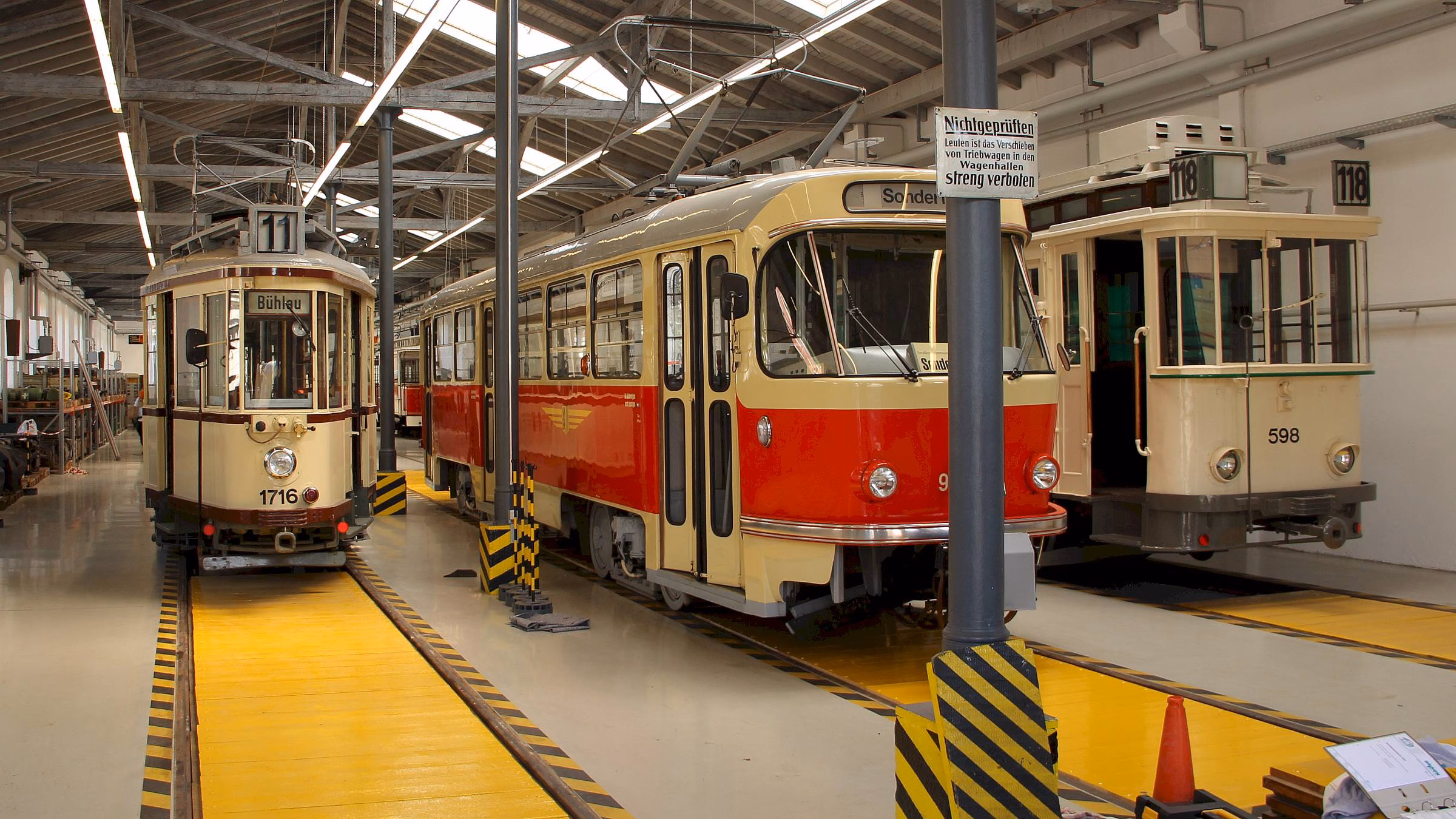 Auch schon eine Weile museumsreif: die guten alten Tatras - Foto: DVB AG