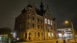 Aus der Sitzung des Pieschener Stadtbezirksbeirates Bis kurz vor Mitternacht diskutierten die Räte über die Belange des Stadtbezirks. Foto: J. Frintert