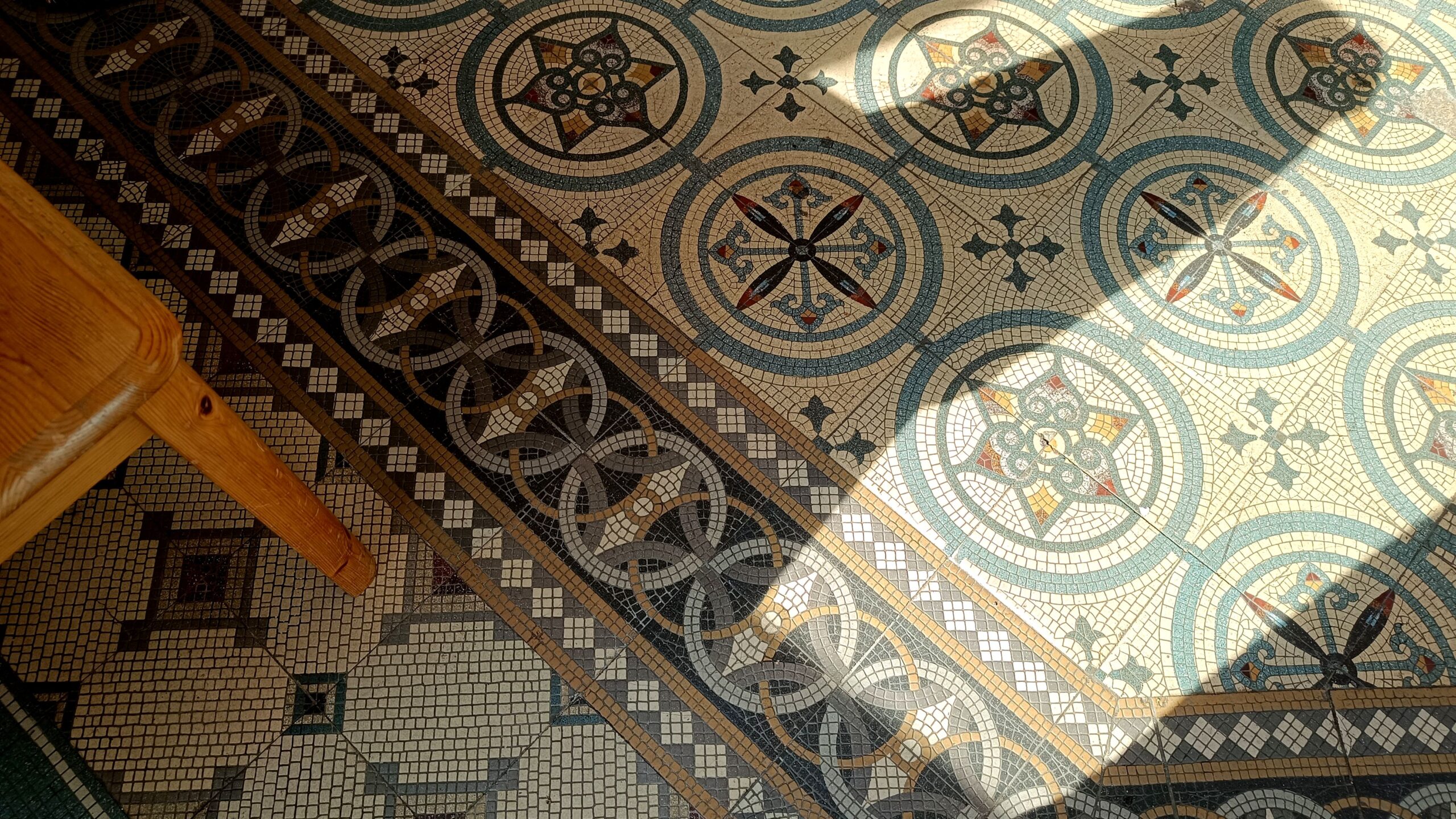 Historische Fliesen von "Villeroy und Boch" liegen seit Jahrzehnten in dem Eckladen an der Leipziger Straße.