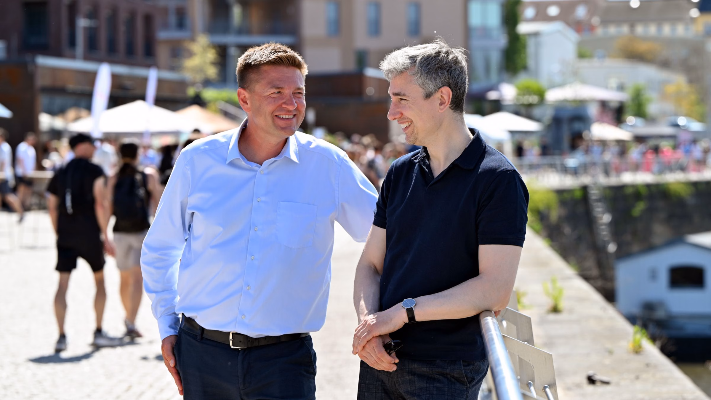 Sebastian Forkert von USD und Baubürgermeister Stephan Kühn (Grüne) weihten die Hafencity am Sonntagvormittag offiziell ein. Foto: A. Schneider
