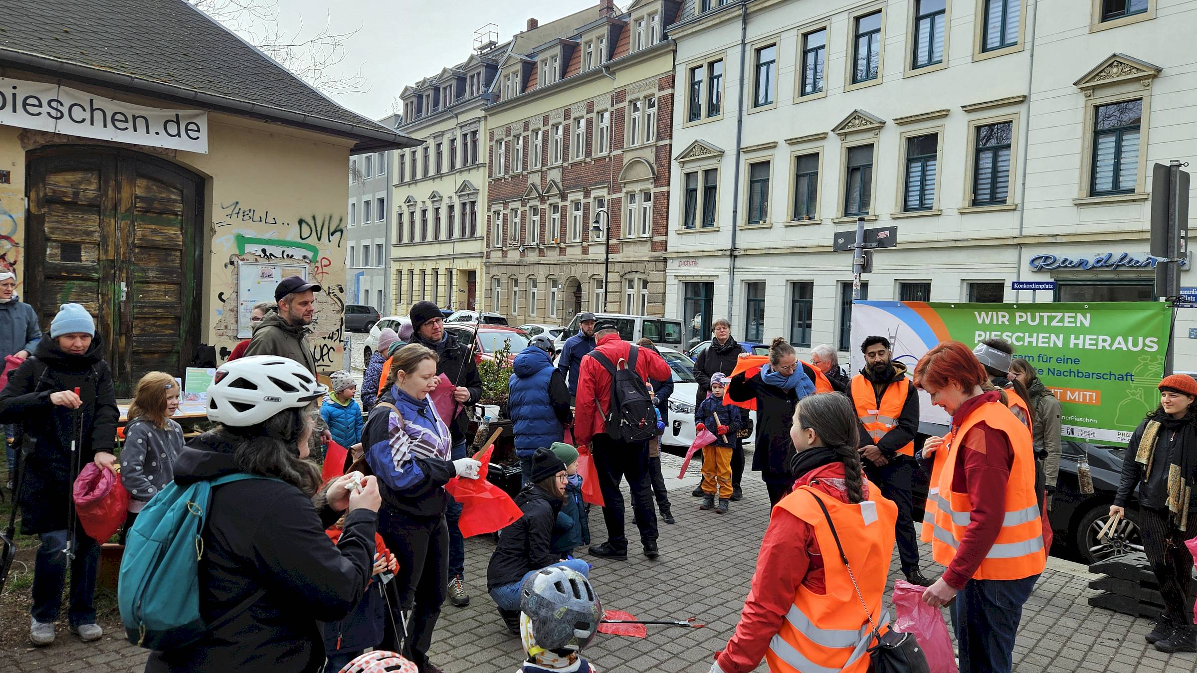 Ab 10 Uhr herrschte emsiges Treiben rund um den Konkordienplatz. Foto: J. Frintert