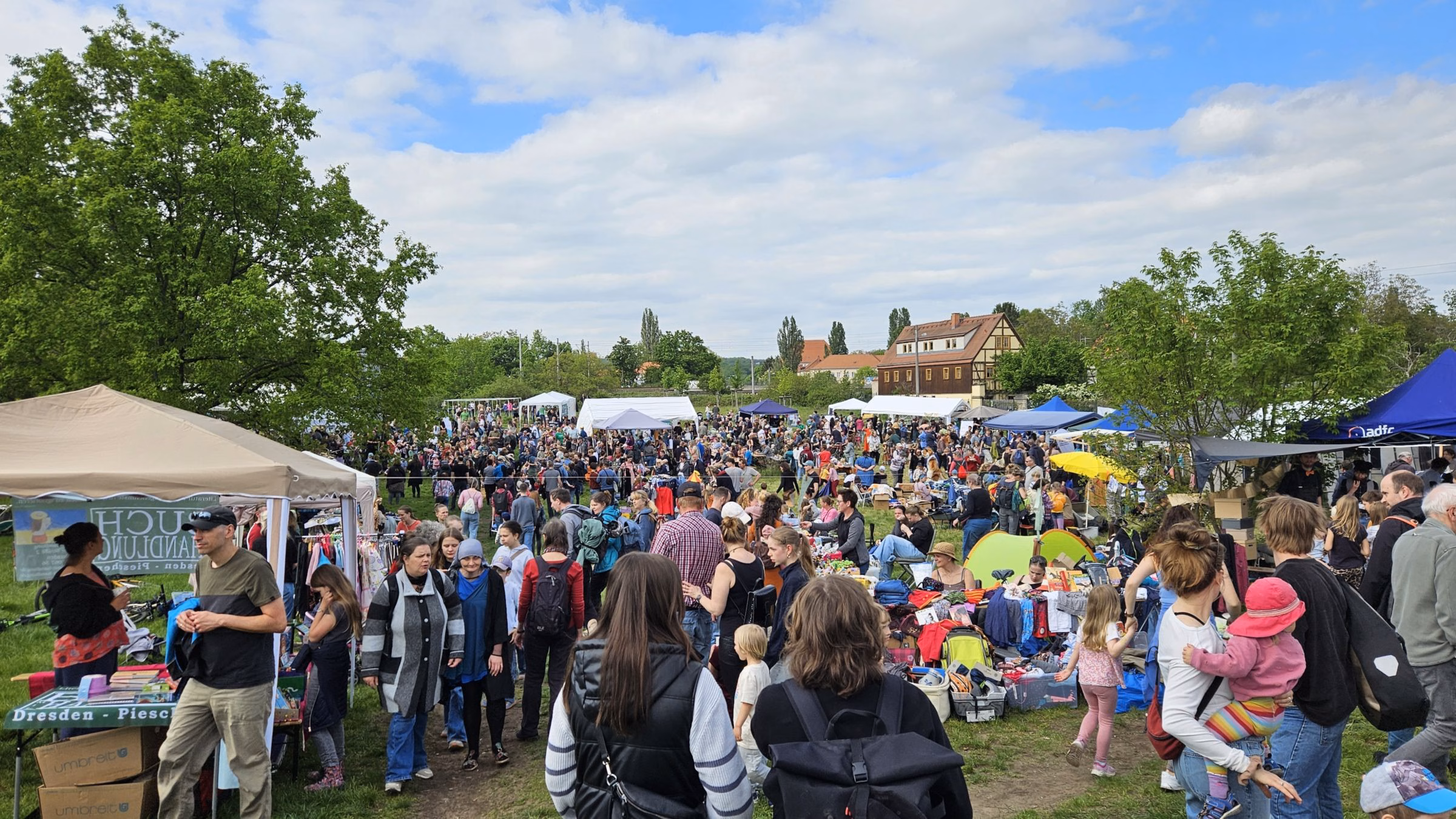 Trachenfest auf den Hufewiesen - Foto: J. Frintert