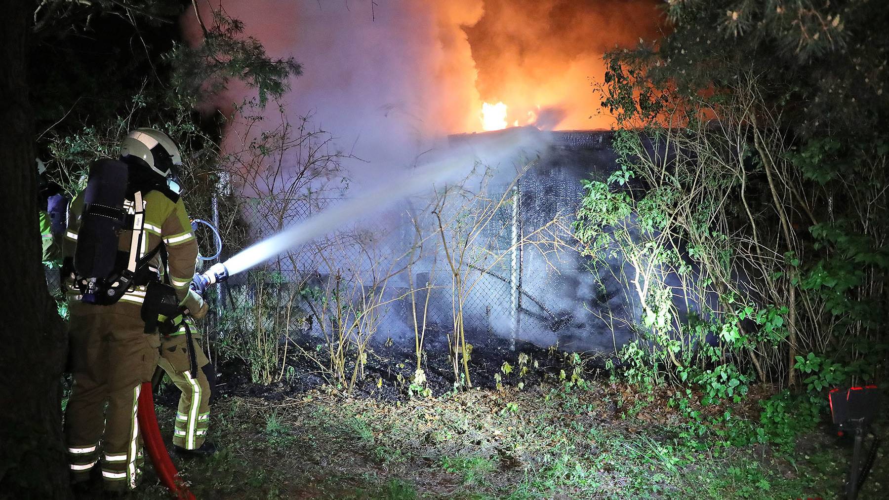 Löscharbeiten der Dresdner Feuerwehr - Foto: R. Halkasch