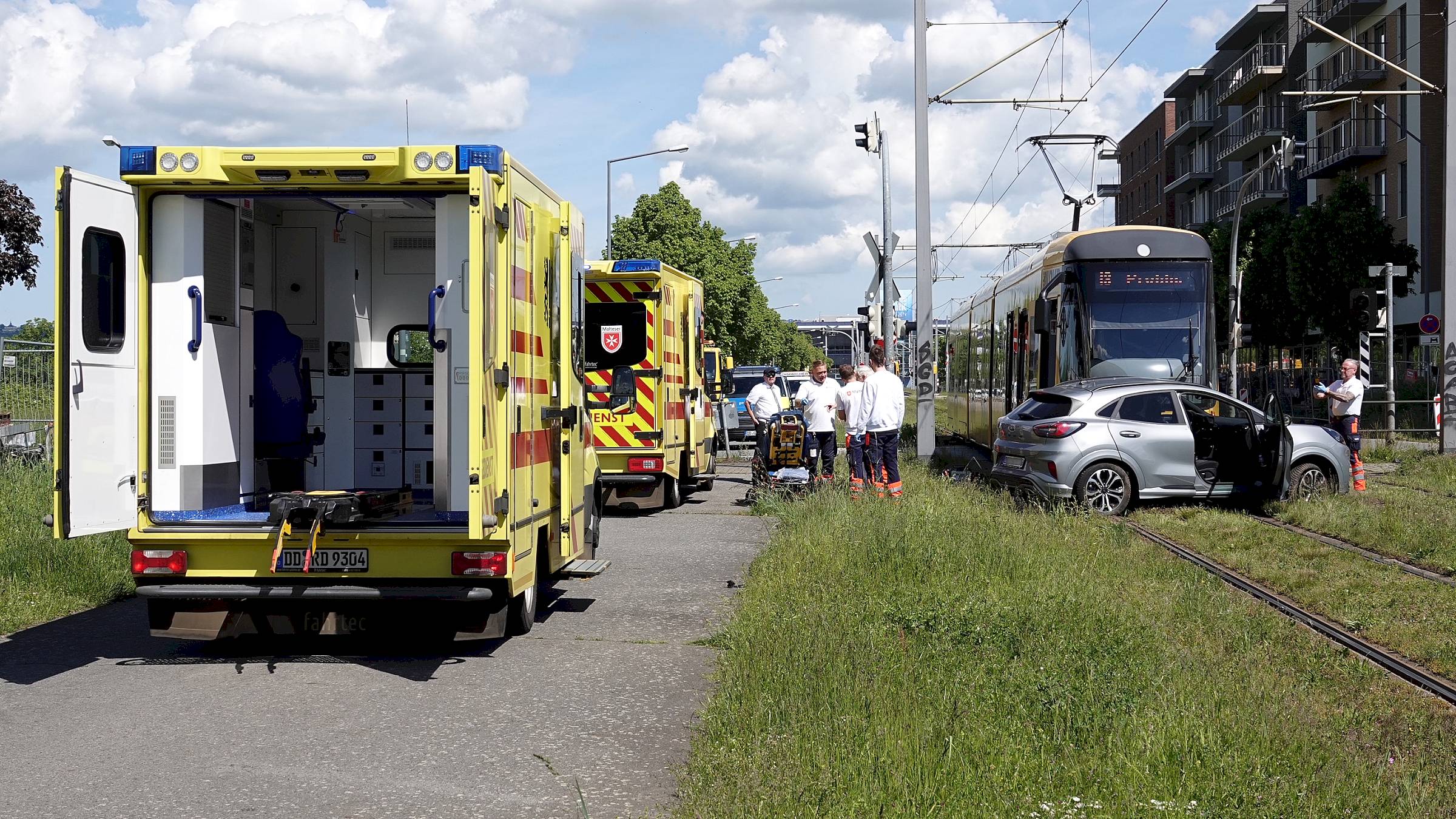 Unfall an der Pieschener Straße in Mickten - Foto: R. Halkasch