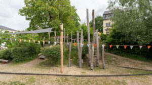 Das grüne Außengelände bietet den Kindern der Tagesstätten viele Spielmöglichkeiten. Foto: Sebastian Diehl