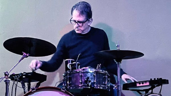 Dave Schoepke spielt zum djummi-Festival im Zentralwerk - Foto: Tim Russell