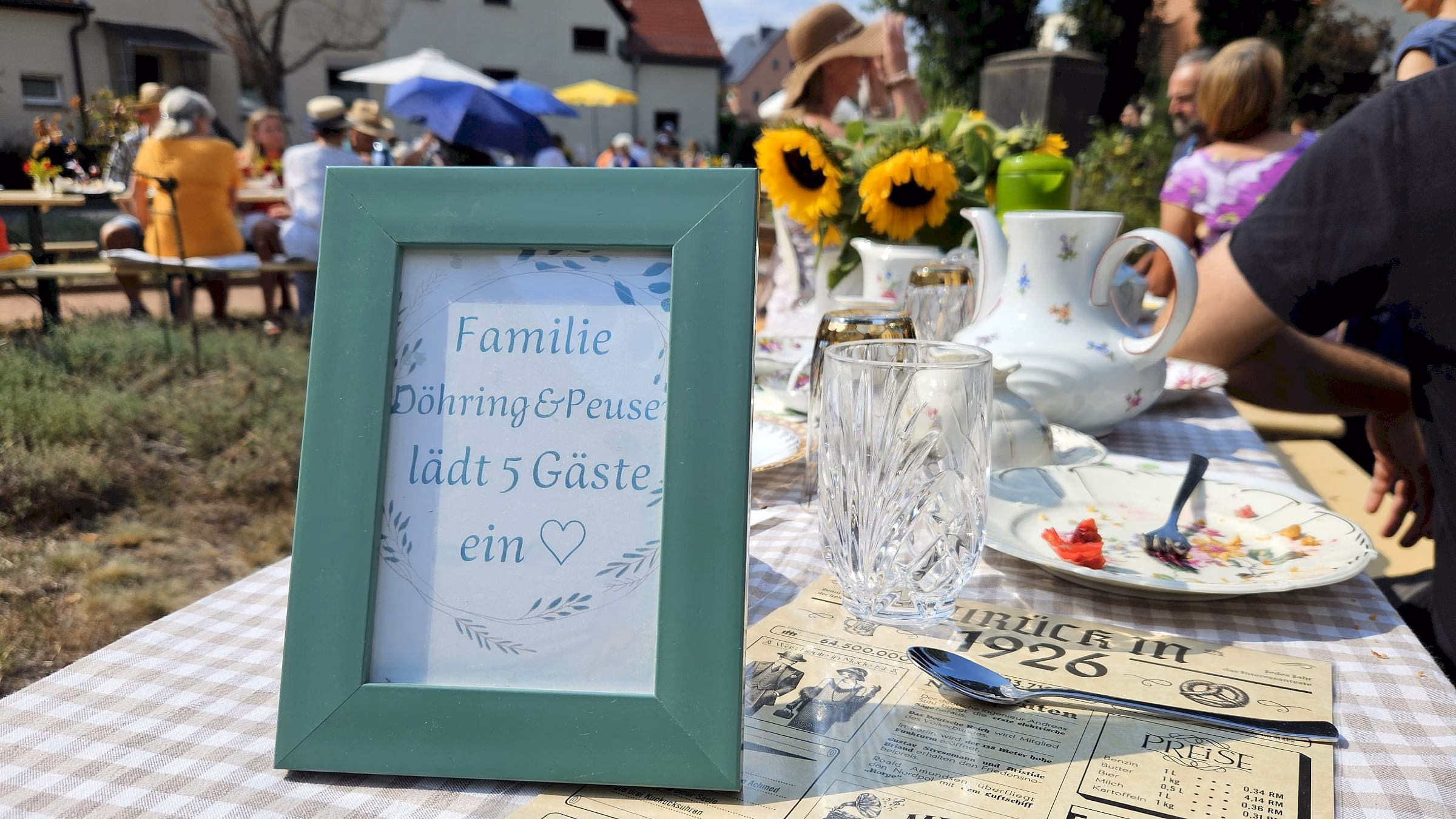 Die Anwohner hatten zu Kaffee und Kuchen eingeladen. Foto: J. Frintert