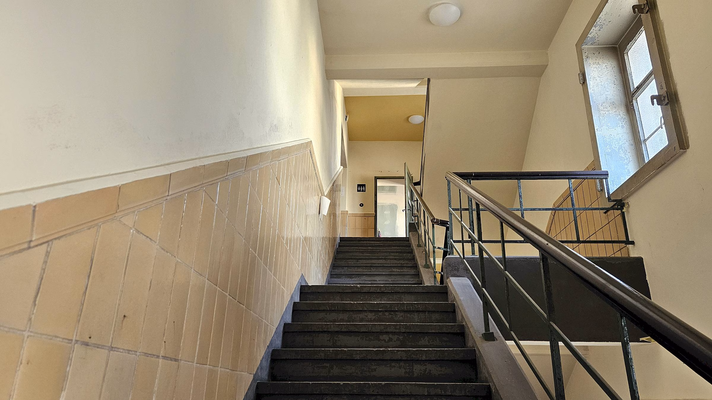 Treppenhaus in einem Seitenflügel des Zentralwerks. Foto: Archiv J. Frintert