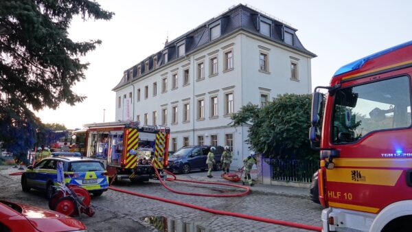 Feuerwehreinsatz an der Kunzstraße. Foto: R. Halkasch