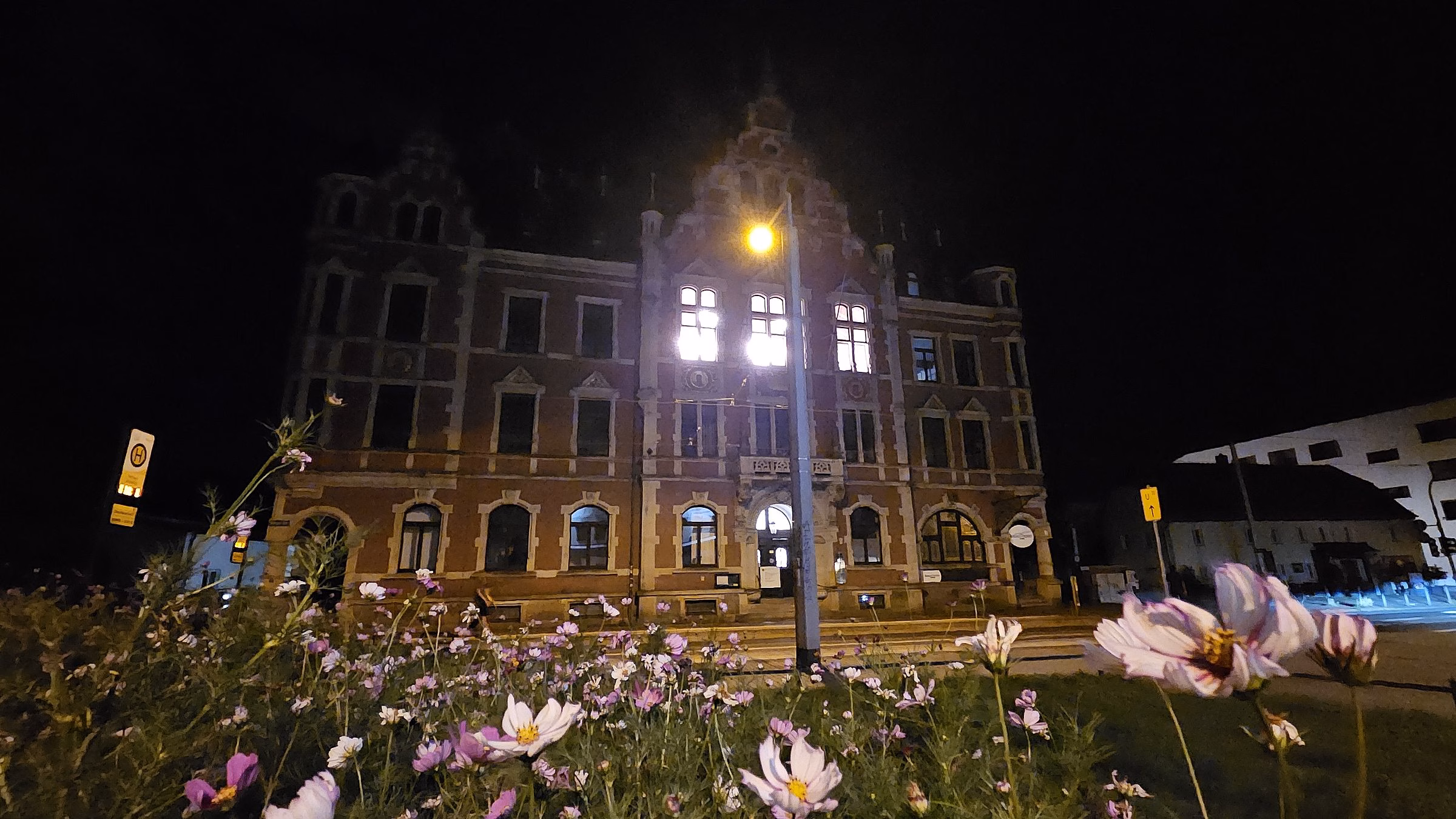 Das Pieschener Rathaus lädt zur öffentlichen Sitzung des Stadtbezirksbeirates - Foto: J. Frintert
