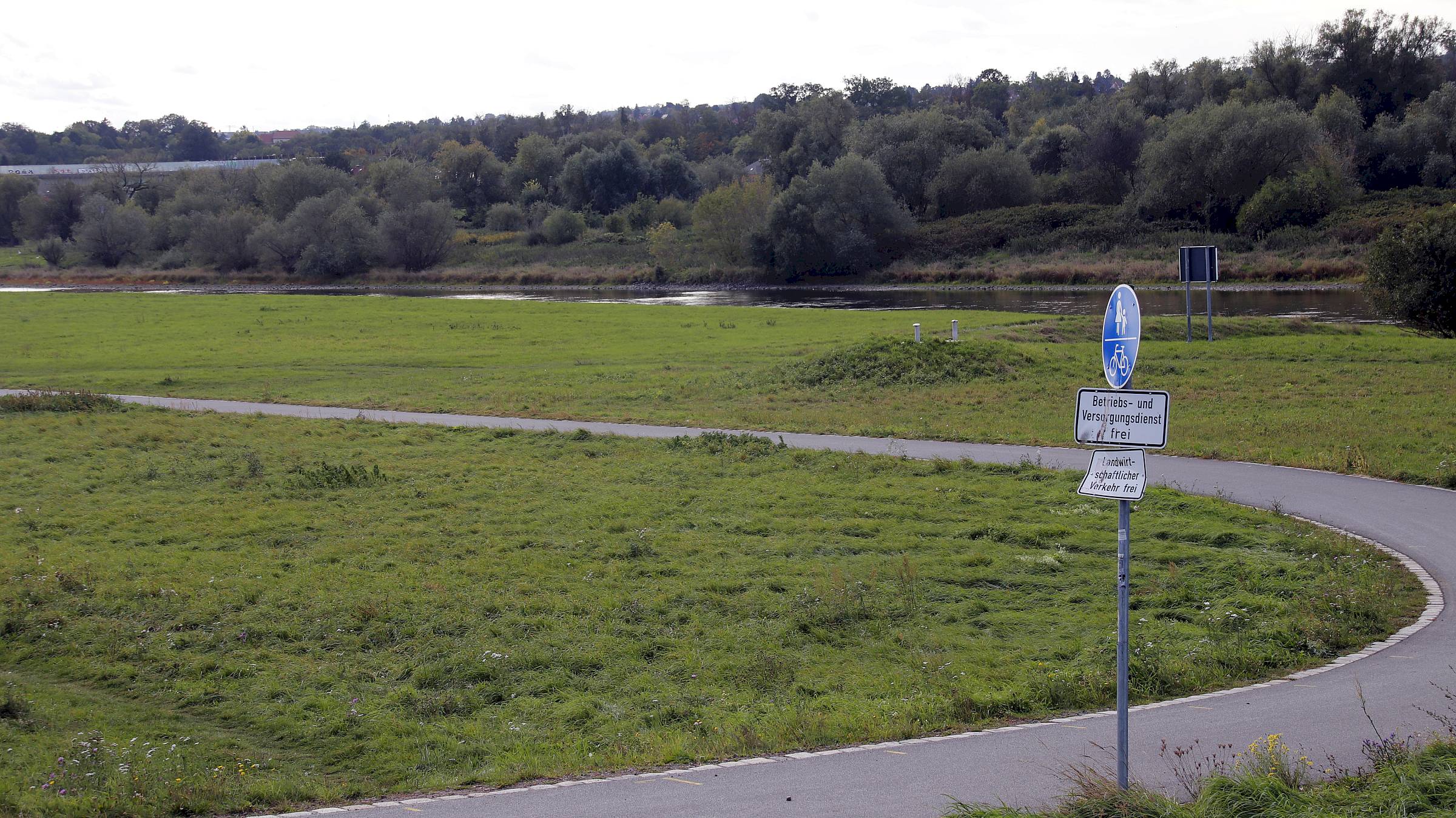 Elberadweg wird zwischen Aldkaditz und der Scharfenberger Straße gesperrt. Foto: J. Frintert