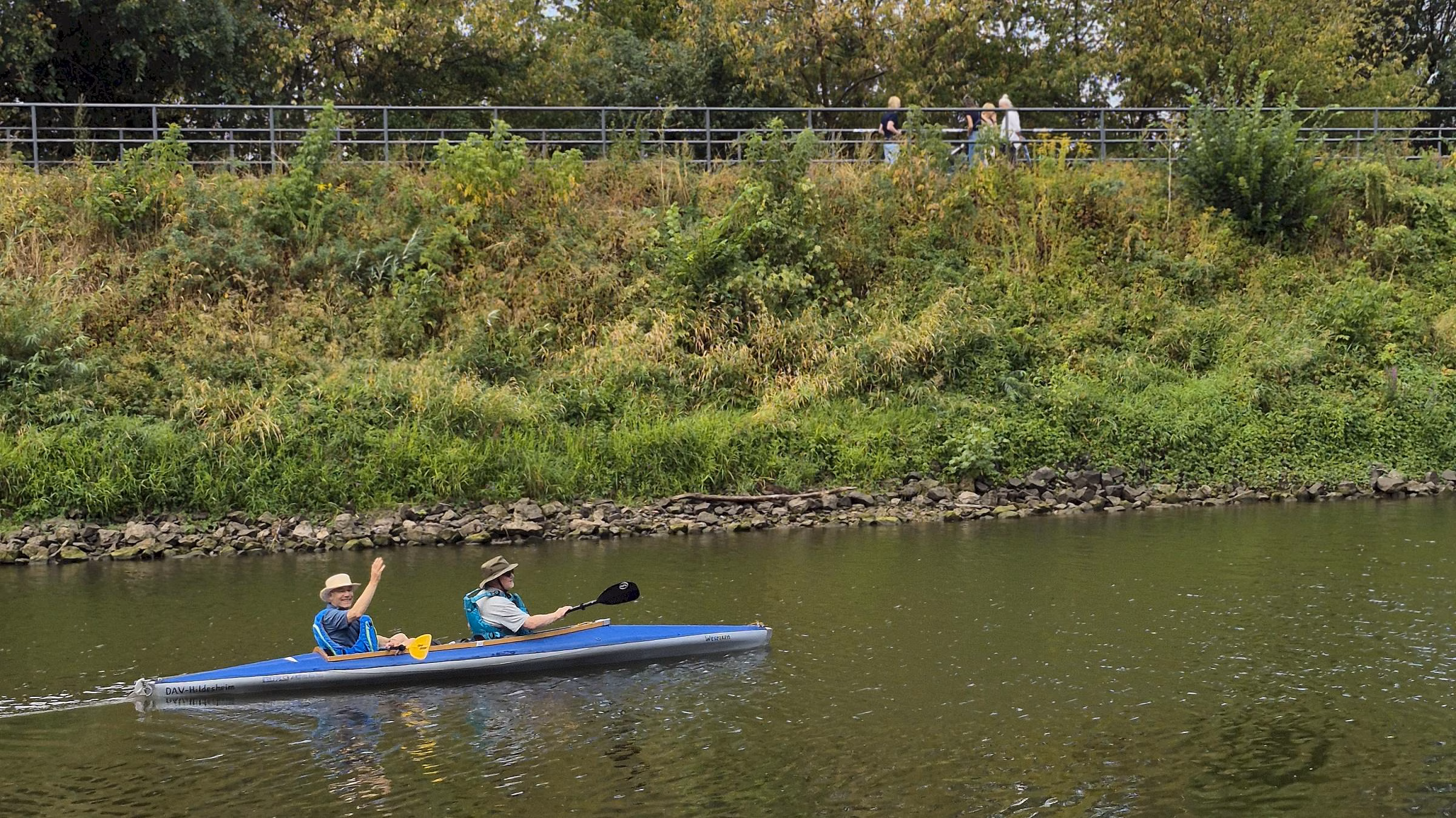 Reinhardt und Jan im Paddelboot auf der Elbe - Foto: M. Ertle
