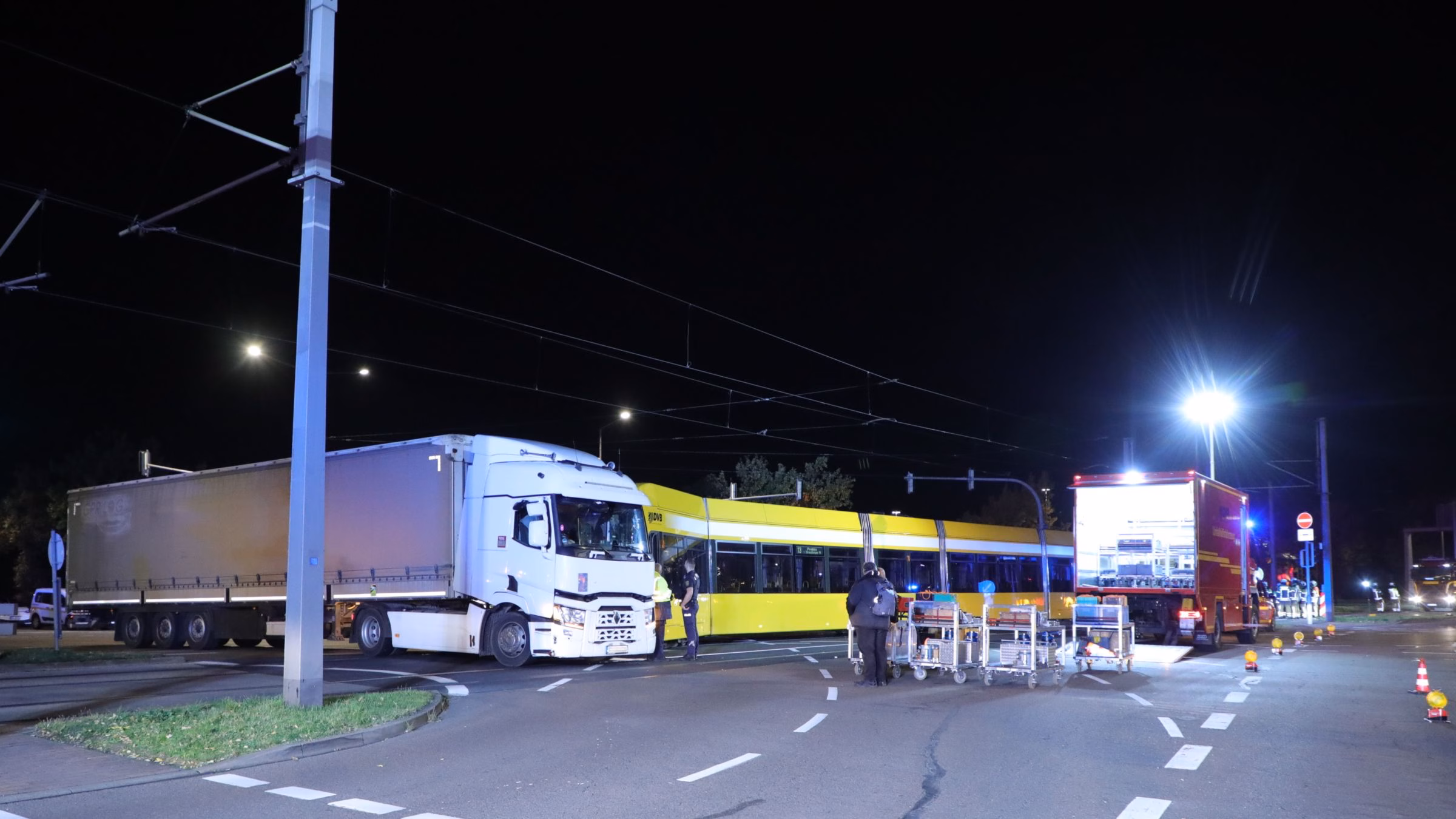 Unfall an der Washingtonstraße - Foto: R. Halkasch